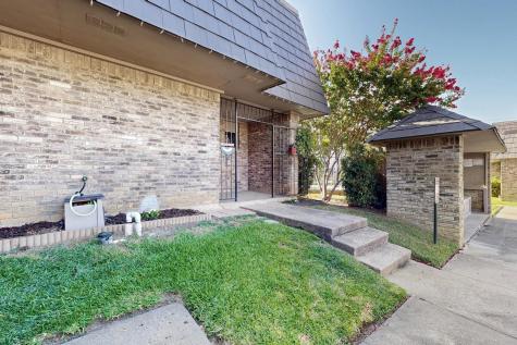 207 E Harwood Road Euless TX 76039