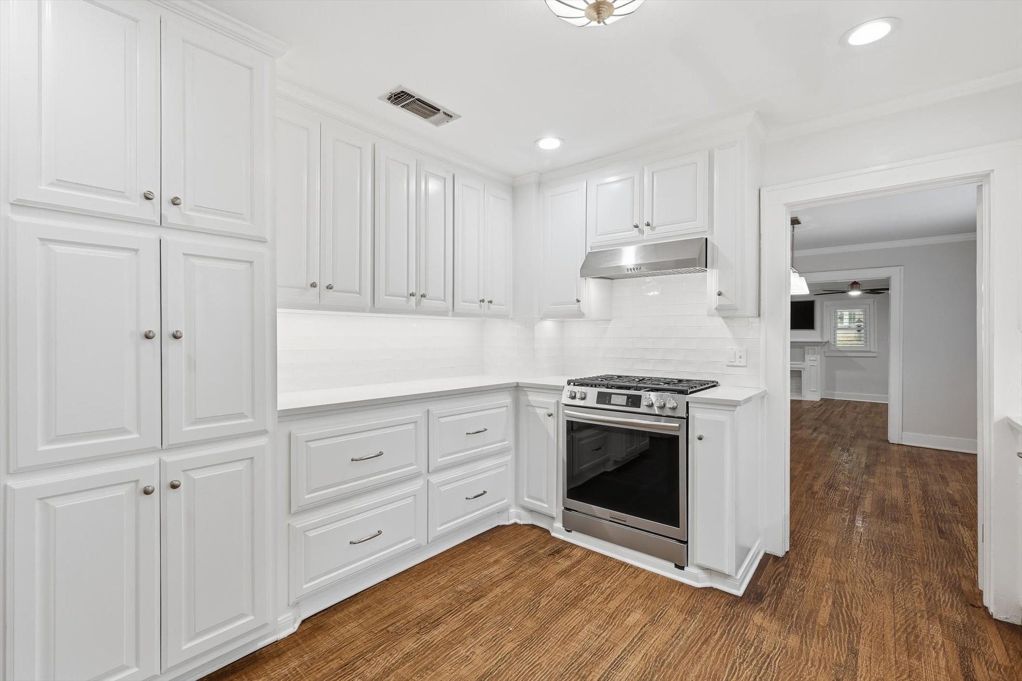 1809 Thomas Place Fort Worth TX 76107