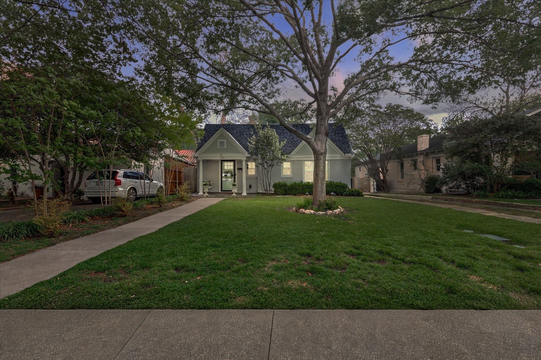 1809 Thomas Place Fort Worth TX 76107