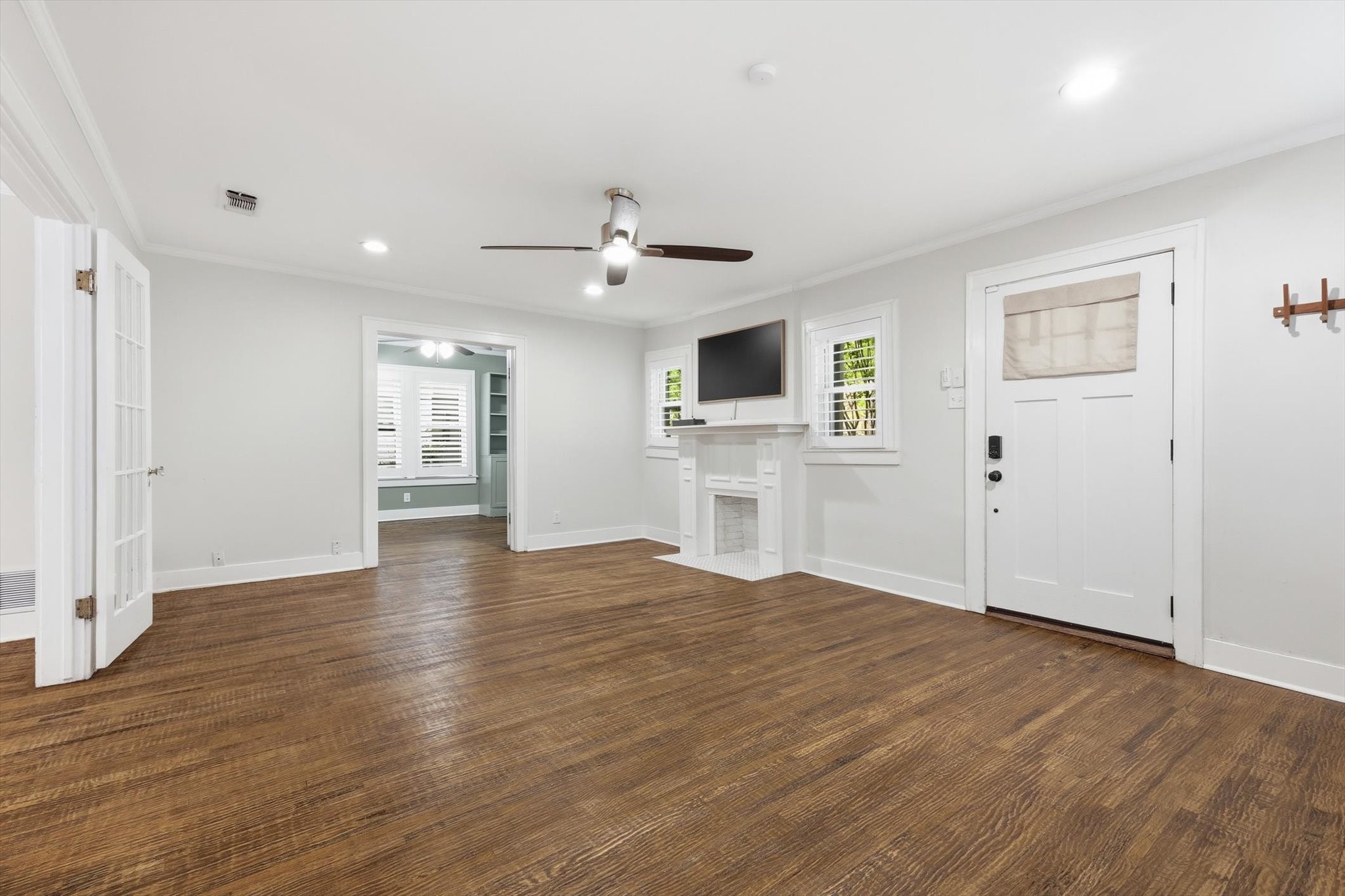 1809 Thomas Place Fort Worth TX 76107
