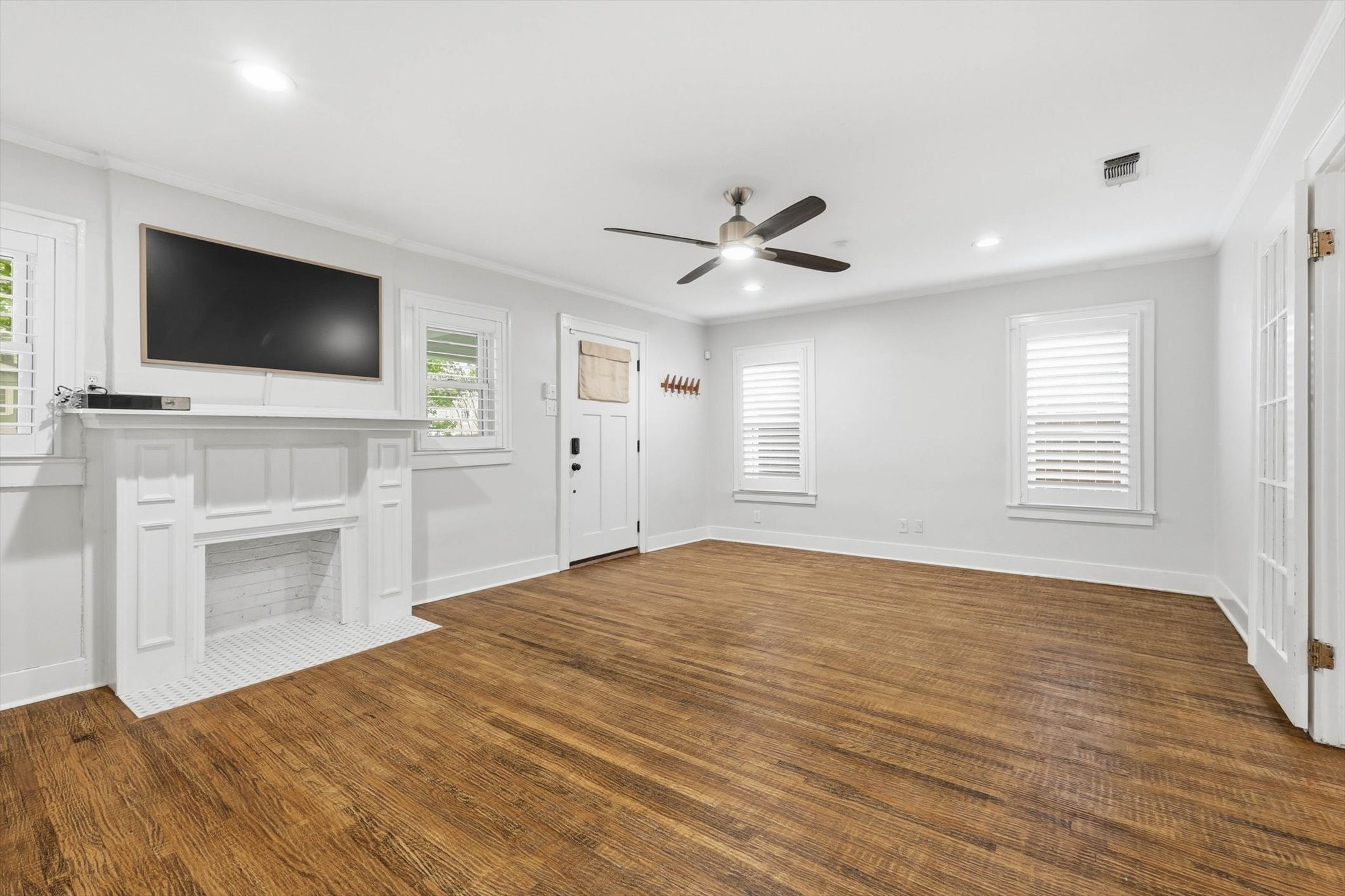 1809 Thomas Place Fort Worth TX 76107