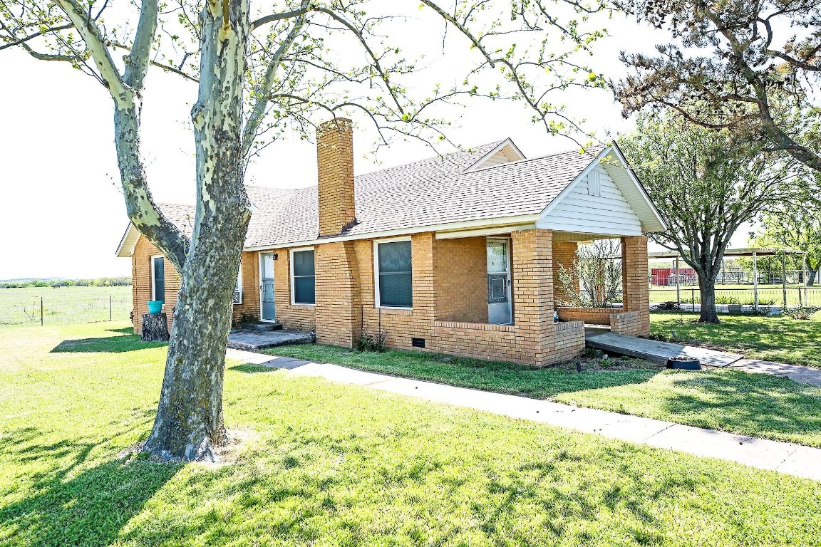 7511 Us Highway 81 N Bowie TX 76230
