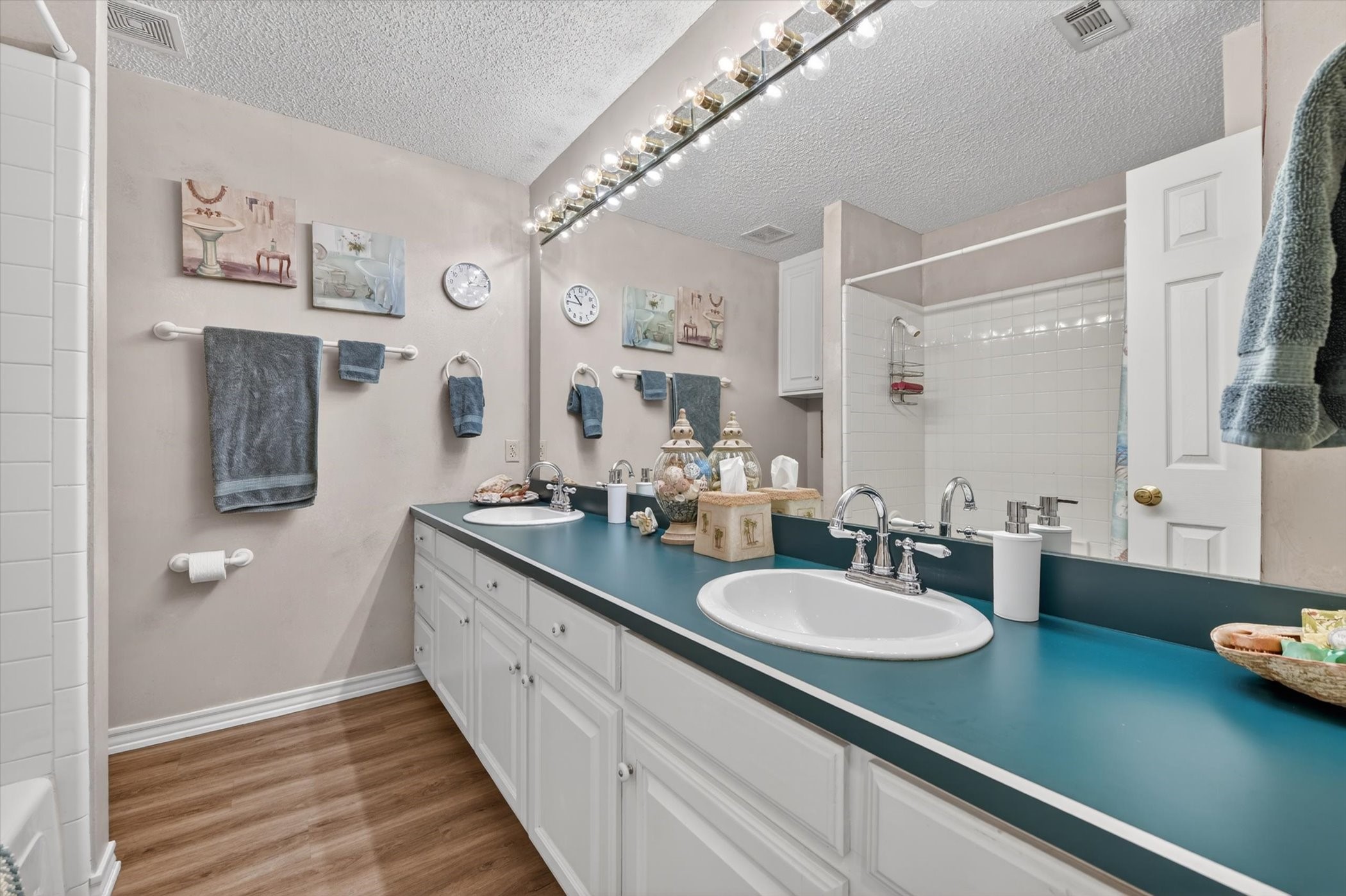 4043 Glenbrook Drive Arlington TX 76015
