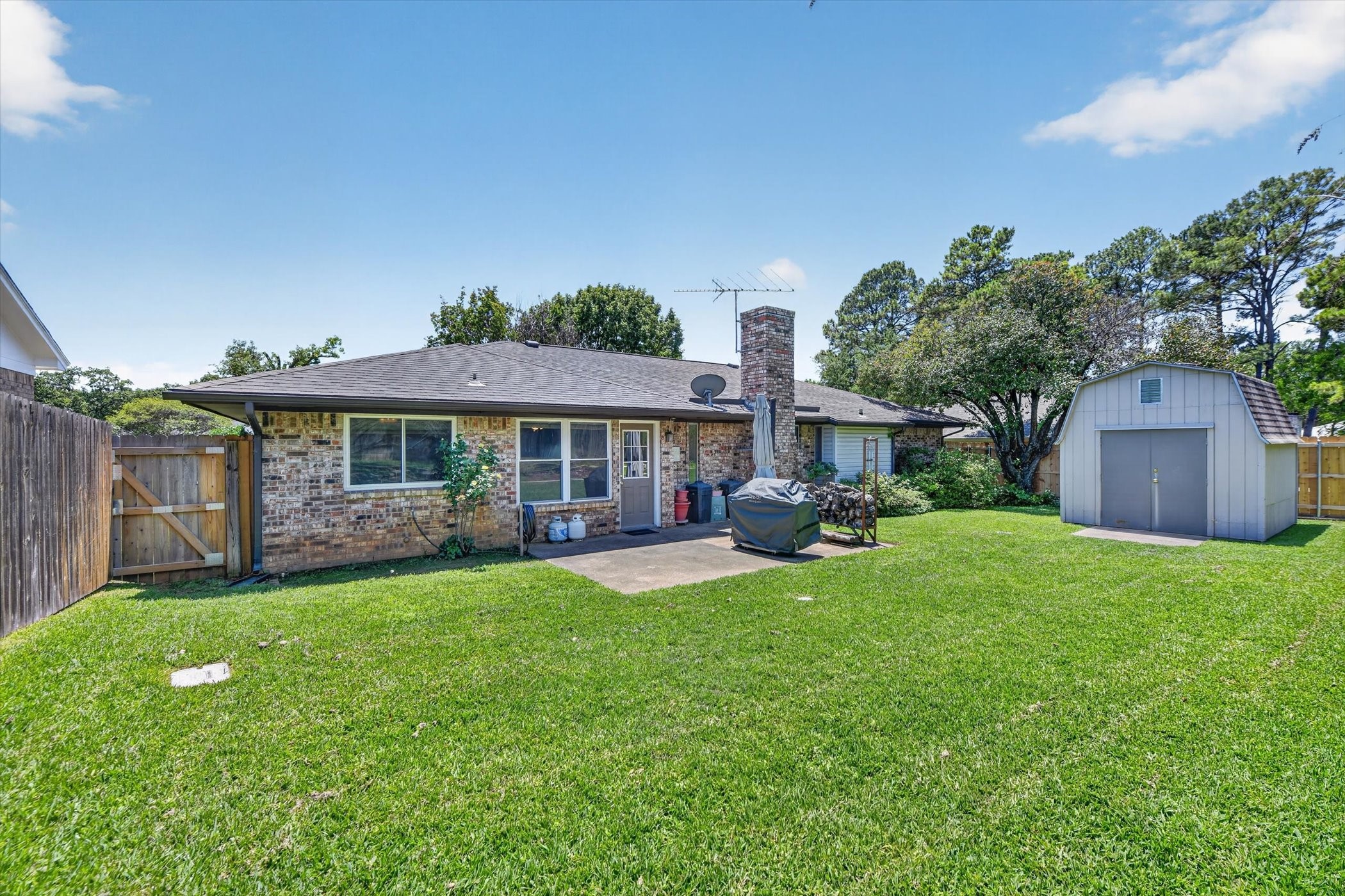 4043 Glenbrook Drive Arlington TX 76015