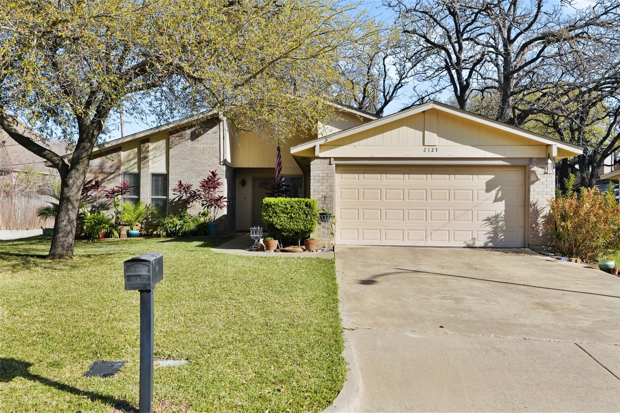 2127 Holt Road Arlington TX 76006