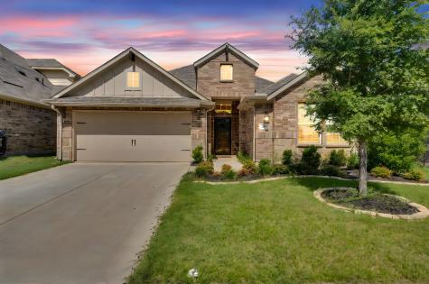 944 Crockett Street Aubrey TX 76227