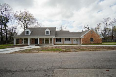 640 Twin Oaks Place Paris TX 75460