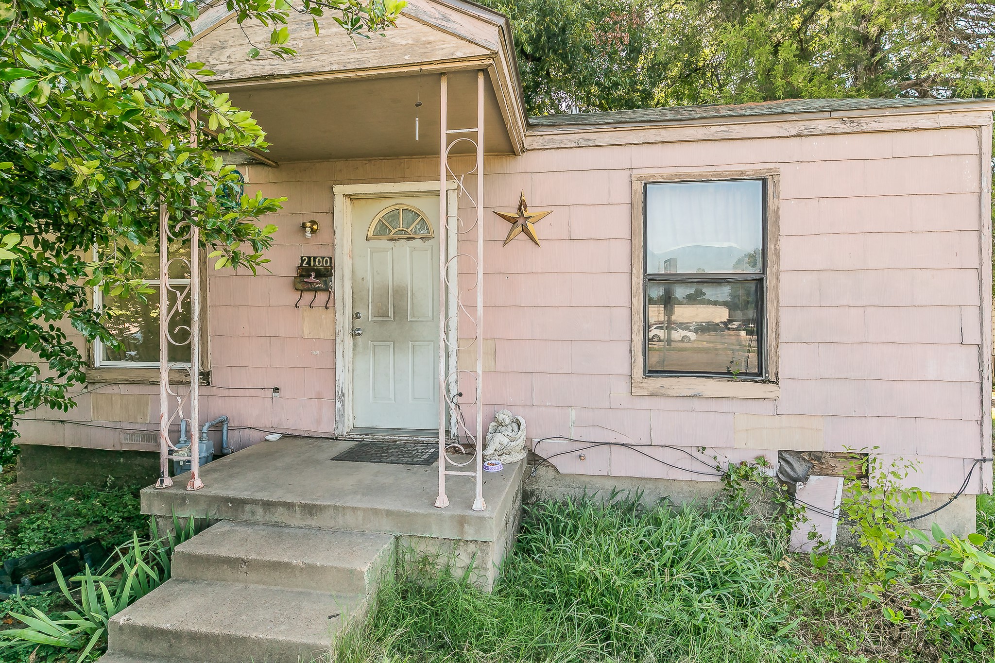 2100 N Riverside Drive Fort Worth TX 76111