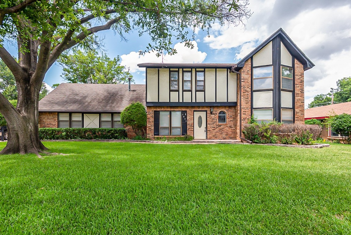 1009 Leslie Court Arlington TX 76012