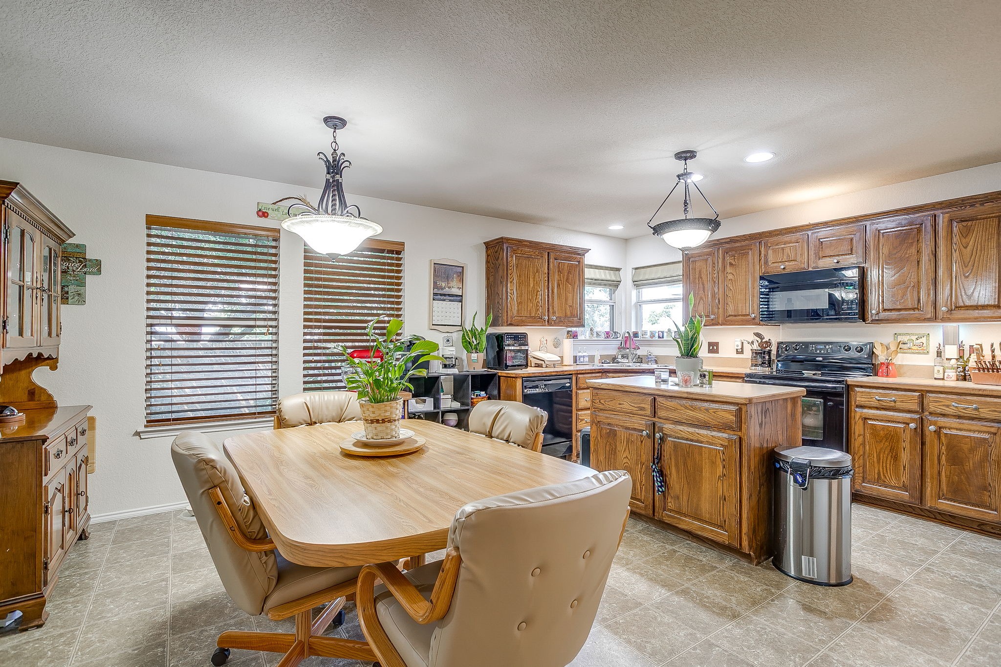 725 Snapper Drive Burleson TX 76028