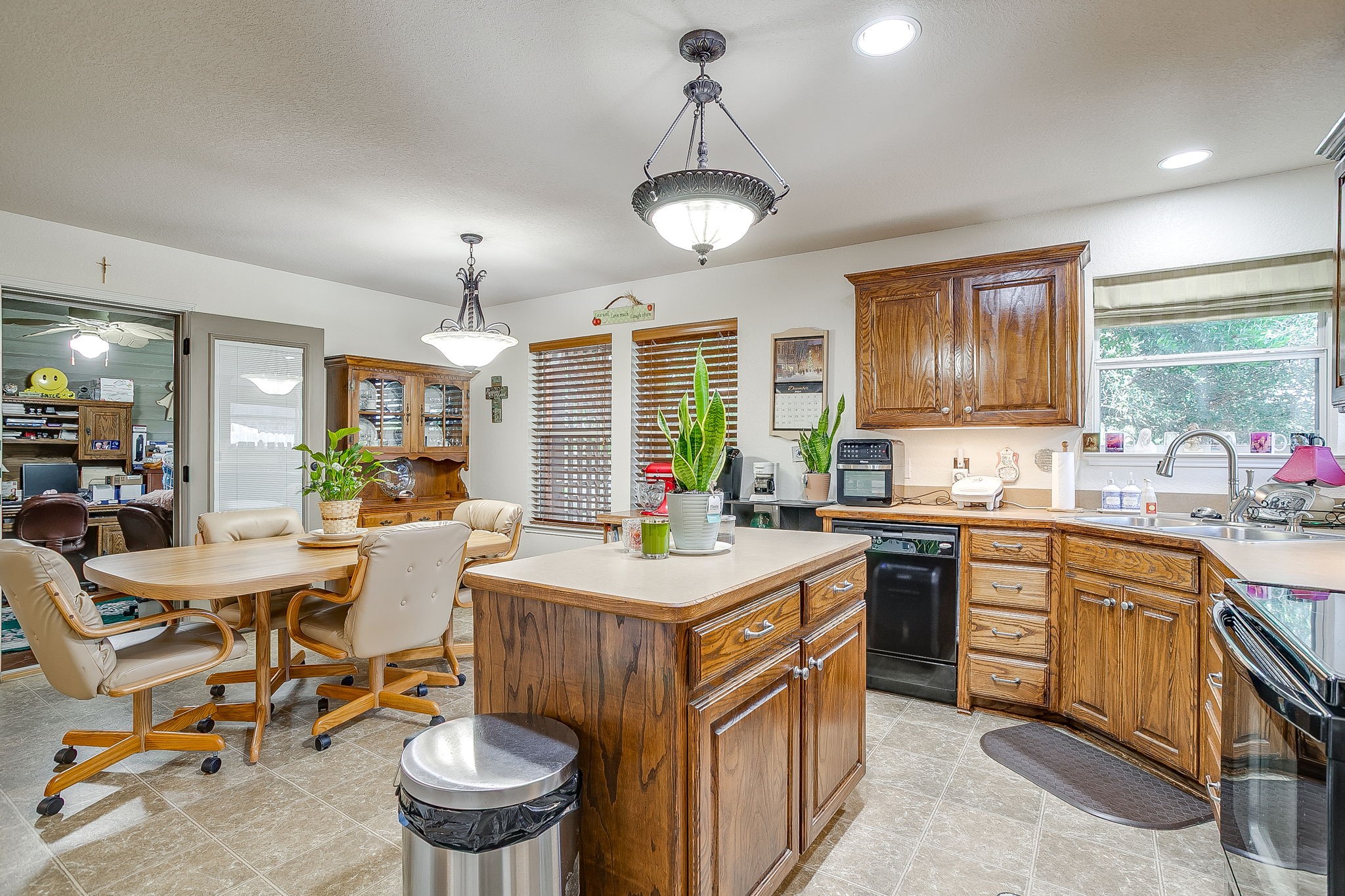 725 Snapper Drive Burleson TX 76028