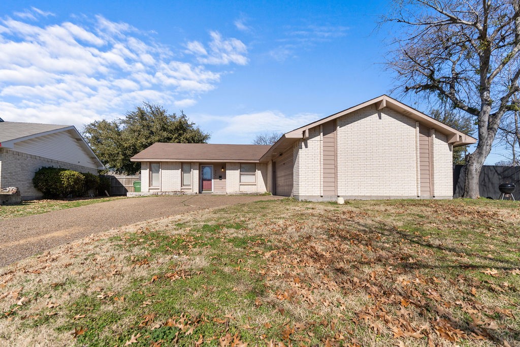 825 Greenbriar Drive Garland TX 75043