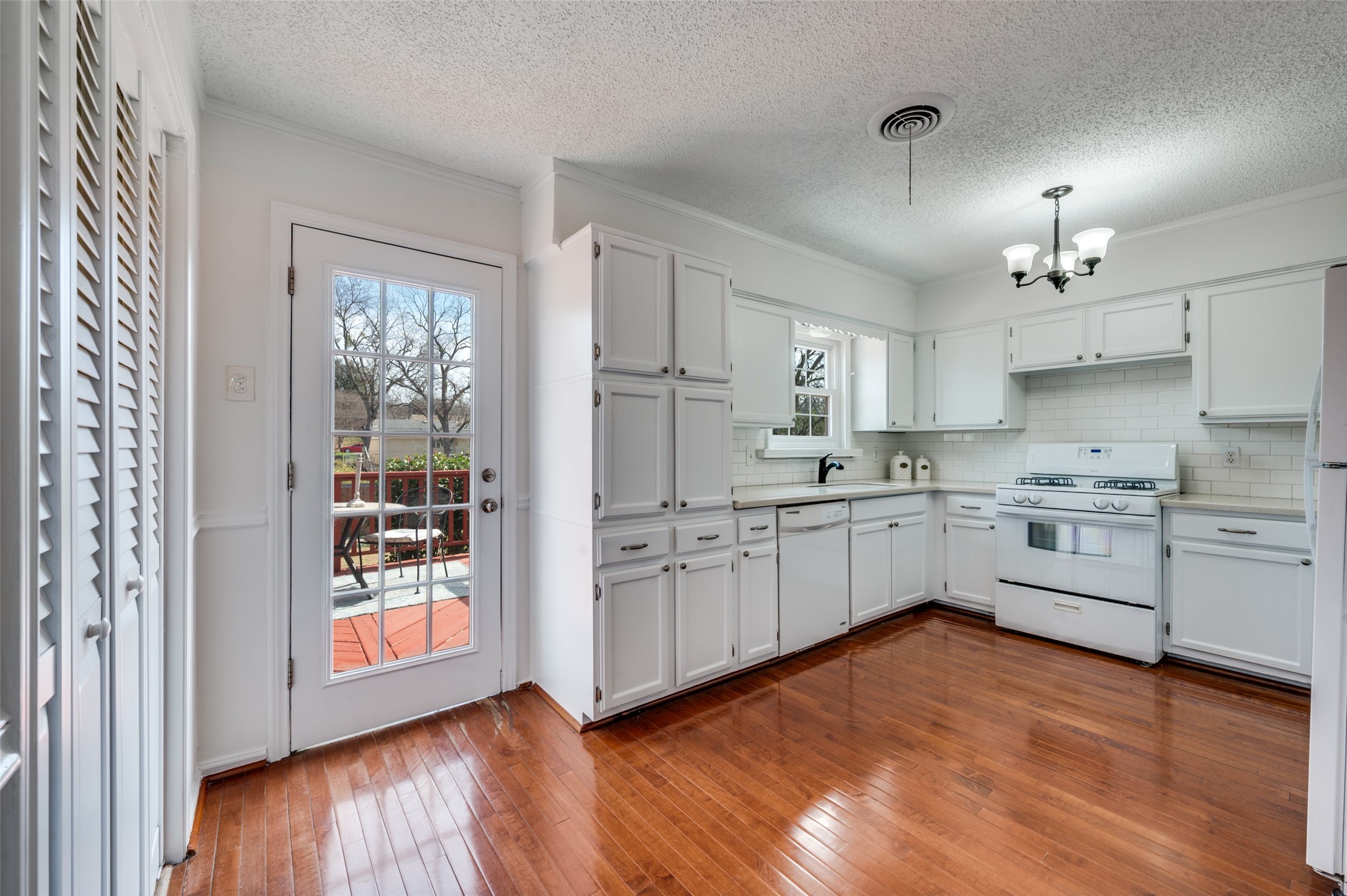 13910 Albemarle Drive Farmers Branch TX 75234