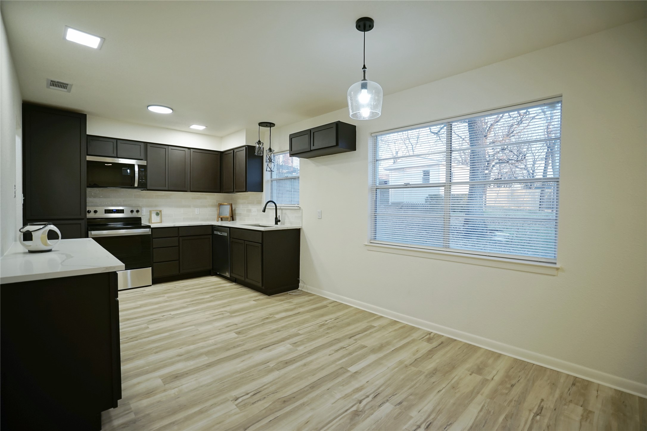 2409 Sunset Lane Burleson TX 76028