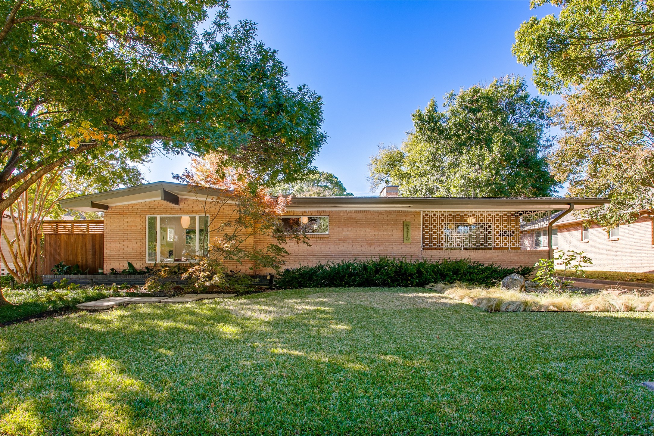 6210 Crestmont Drive Dallas TX 75214
