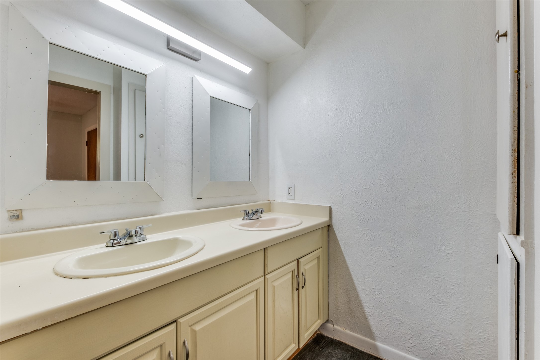 4331 Kolloch Drive Dallas TX 75216