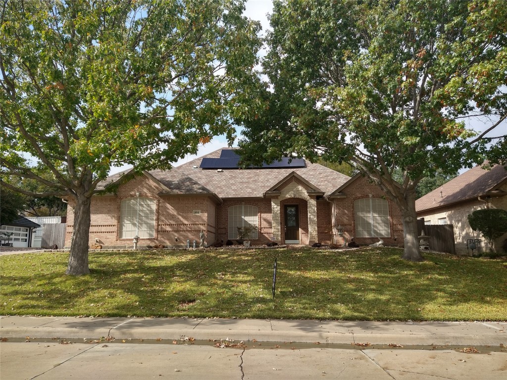 404 Kingswood Drive Burleson TX 76028