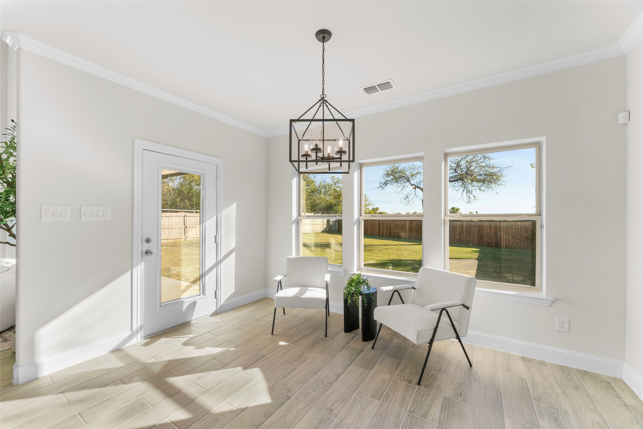 1904 Pembroke Street Irving TX 75060