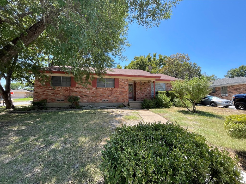 1302 Mayfield Avenue Garland TX 75041