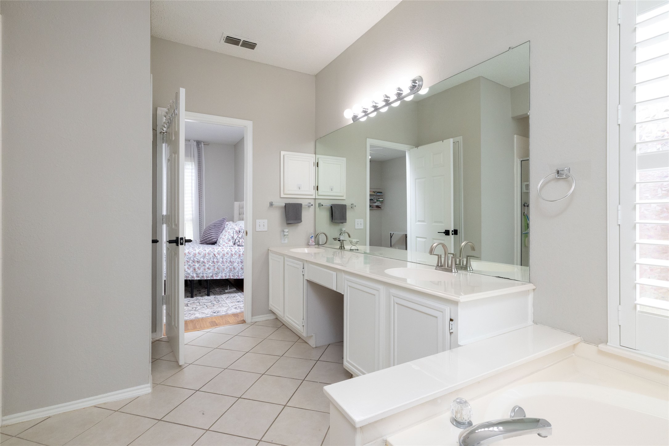 2206 Arbor Chase Circle Arlington TX 76011