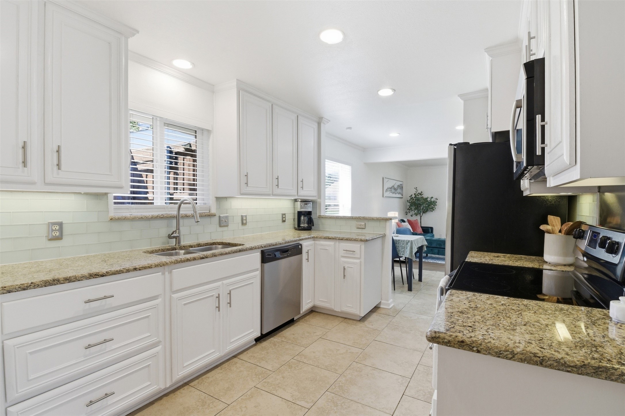 2250 Peavy Circle Dallas TX 75228