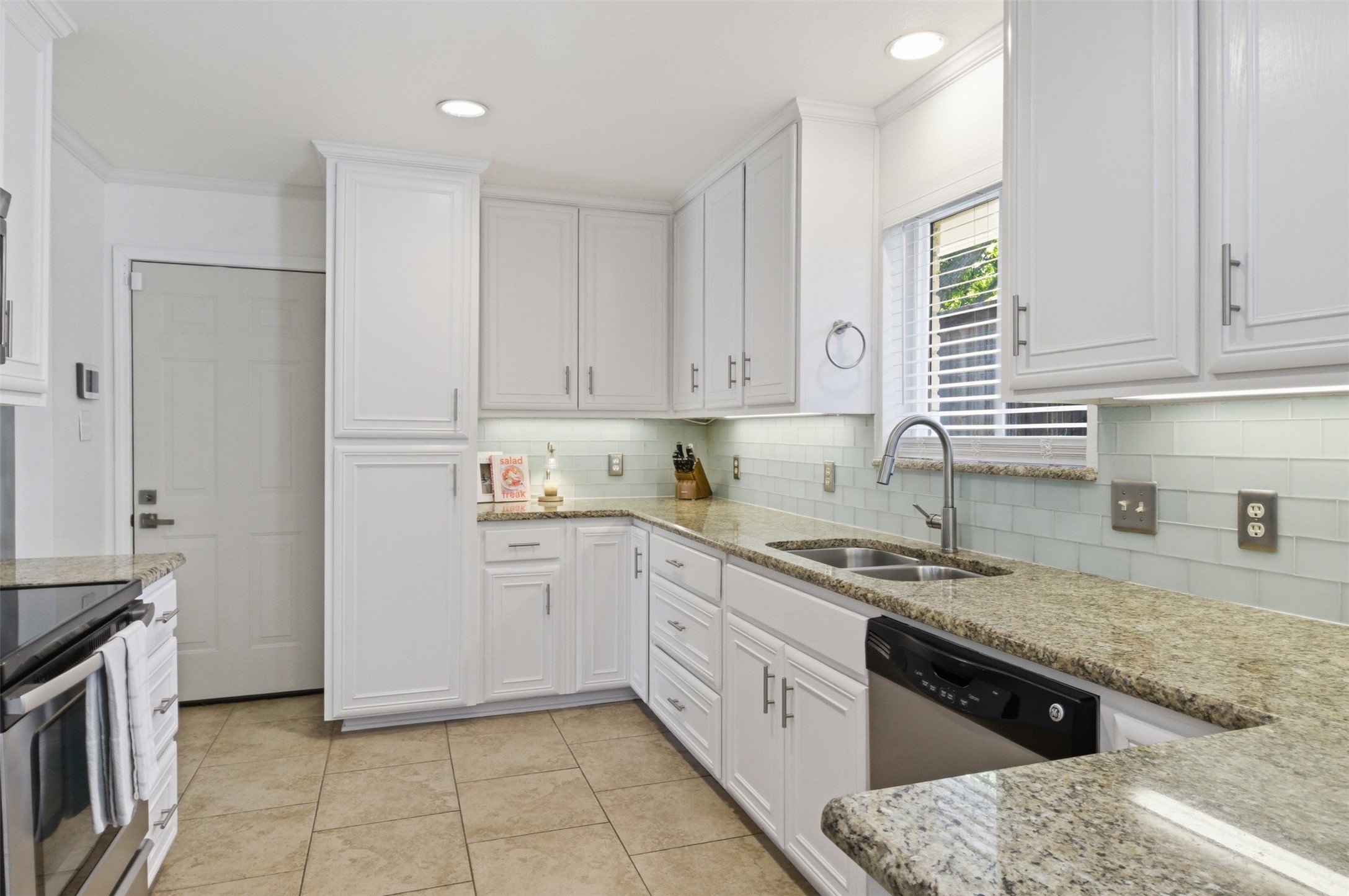 2250 Peavy Circle Dallas TX 75228