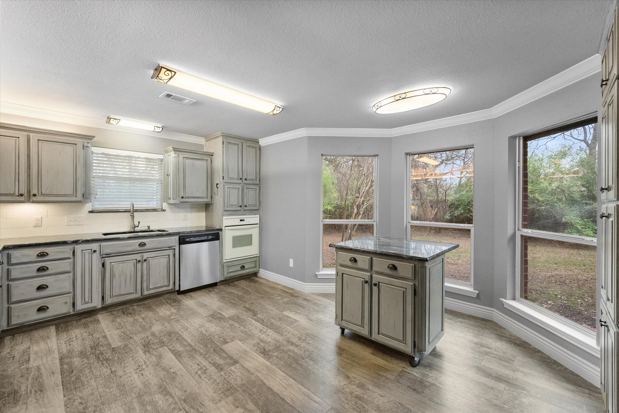 303/305 Cecile Court Arlington TX 76013