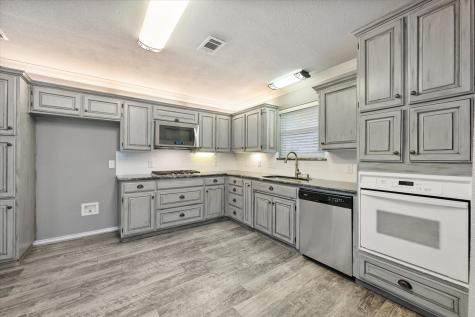 303/305 Cecile Court Arlington TX 76013