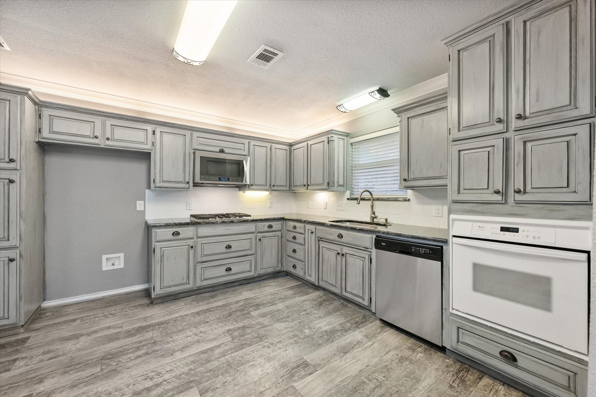 303/305 Cecile Court Arlington TX 76013