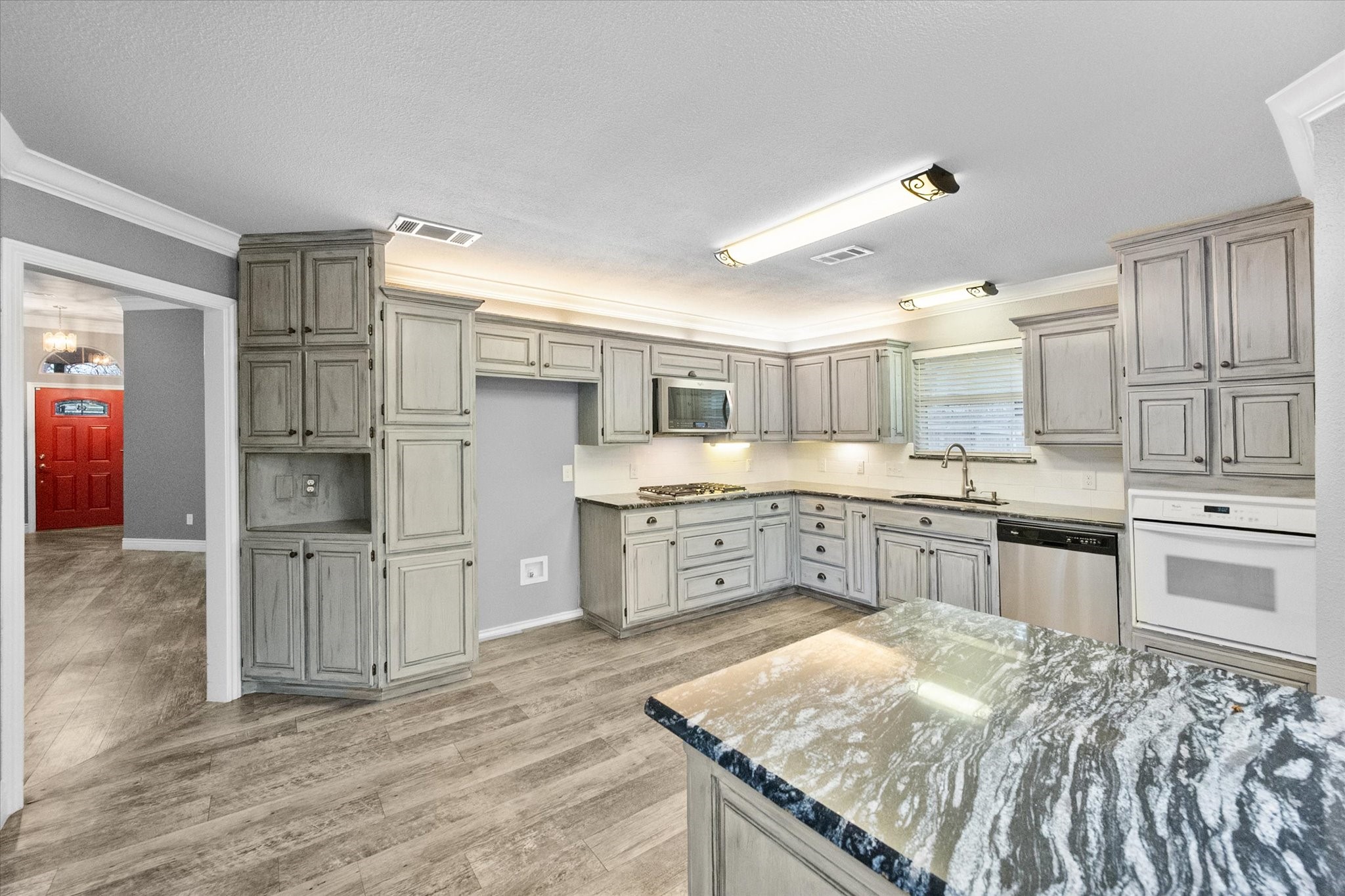 303/305 Cecile Court Arlington TX 76013