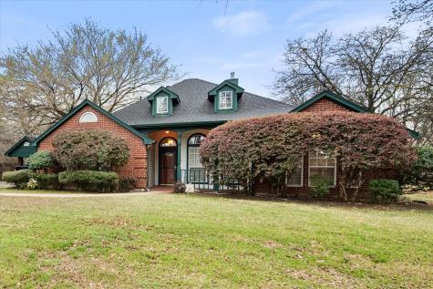303/305 Cecile Court Arlington TX 76013