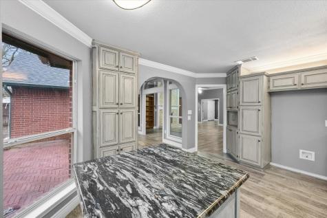 303/305 Cecile Court Arlington TX 76013