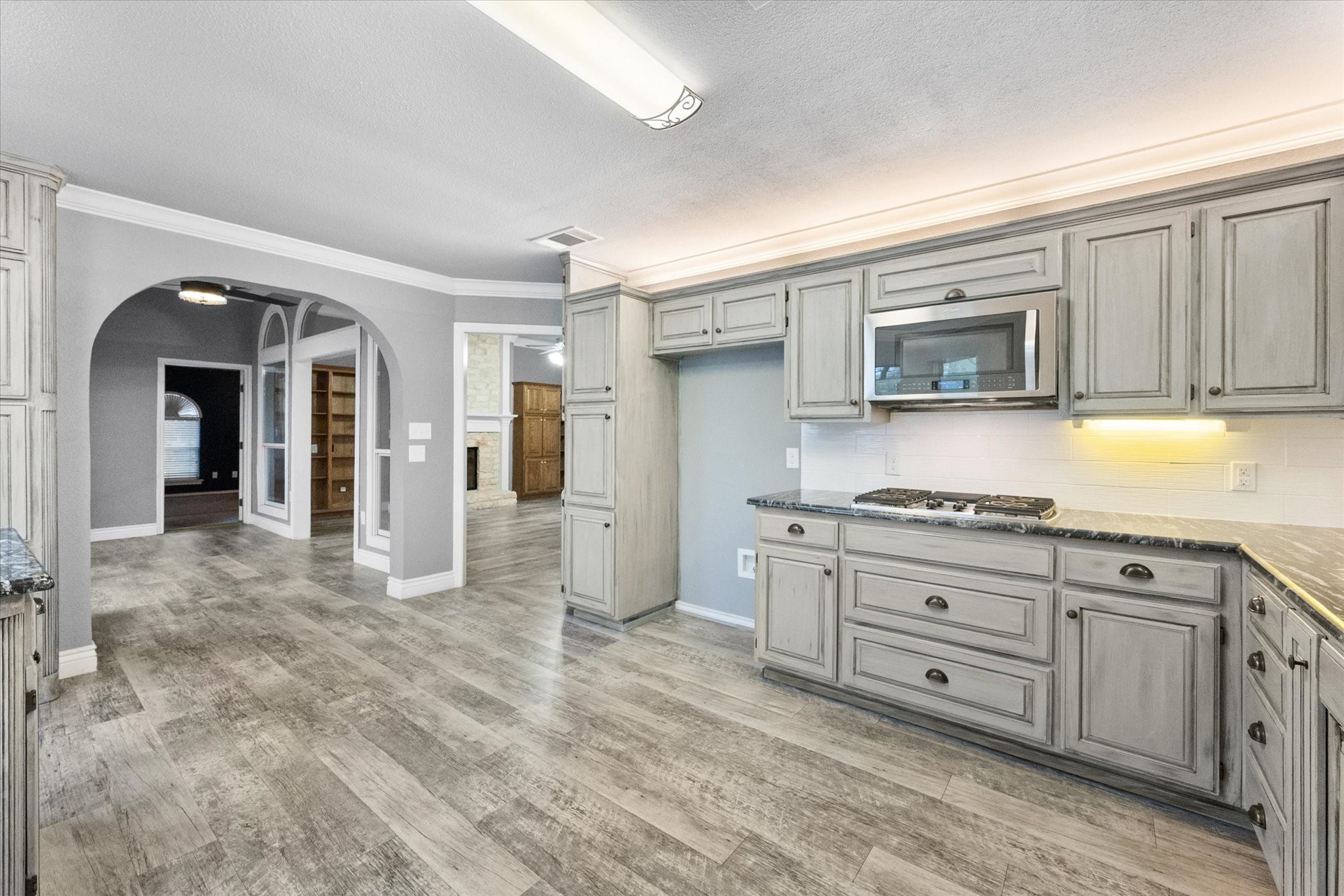 303/305 Cecile Court Arlington TX 76013