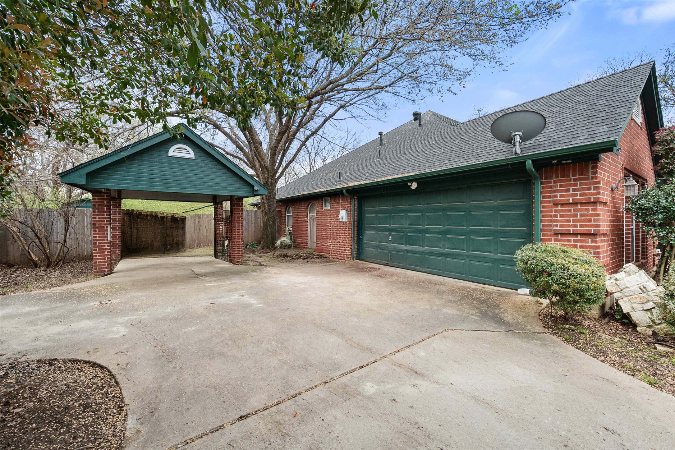 303/305 Cecile Court Arlington TX 76013