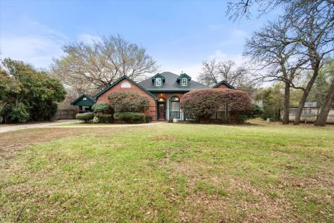 303/305 Cecile Court Arlington TX 76013