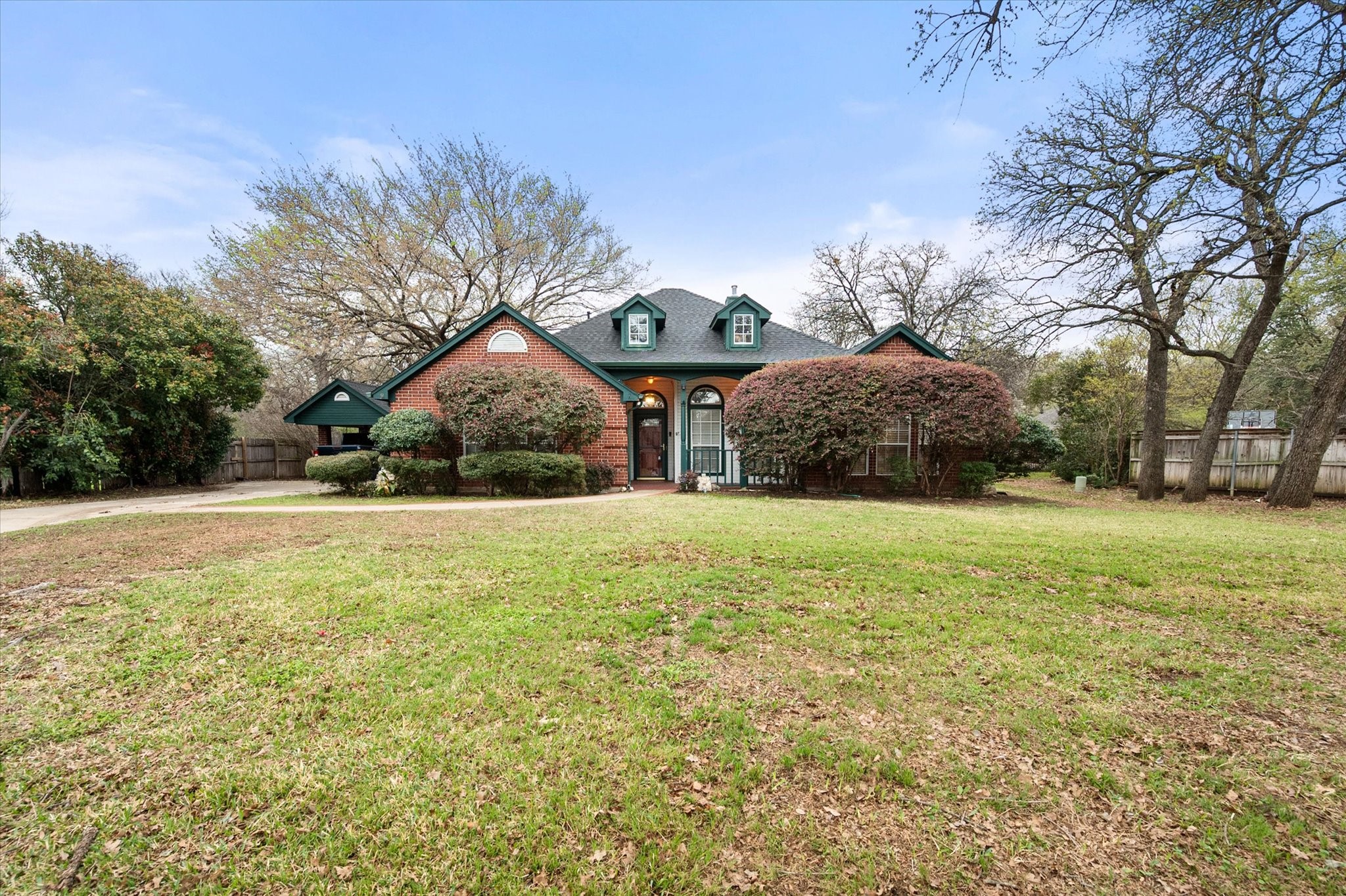 303/305 Cecile Court Arlington TX 76013