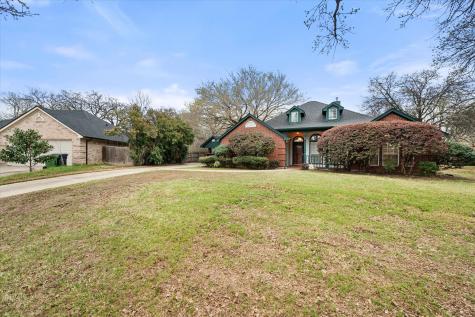 303/305 Cecile Court Arlington TX 76013