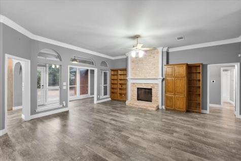 303/305 Cecile Court Arlington TX 76013
