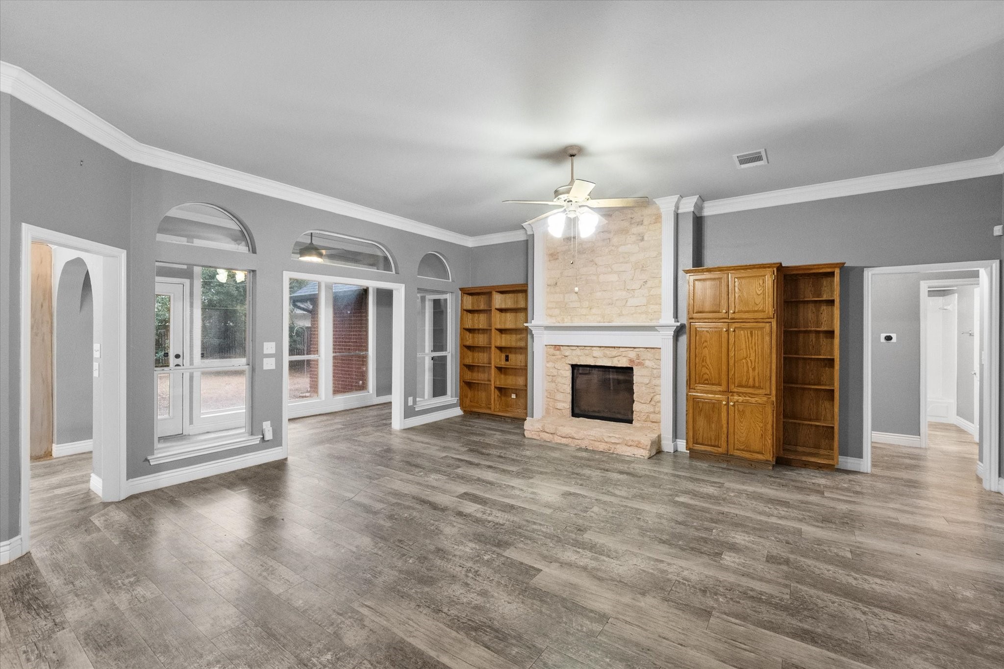 303/305 Cecile Court Arlington TX 76013