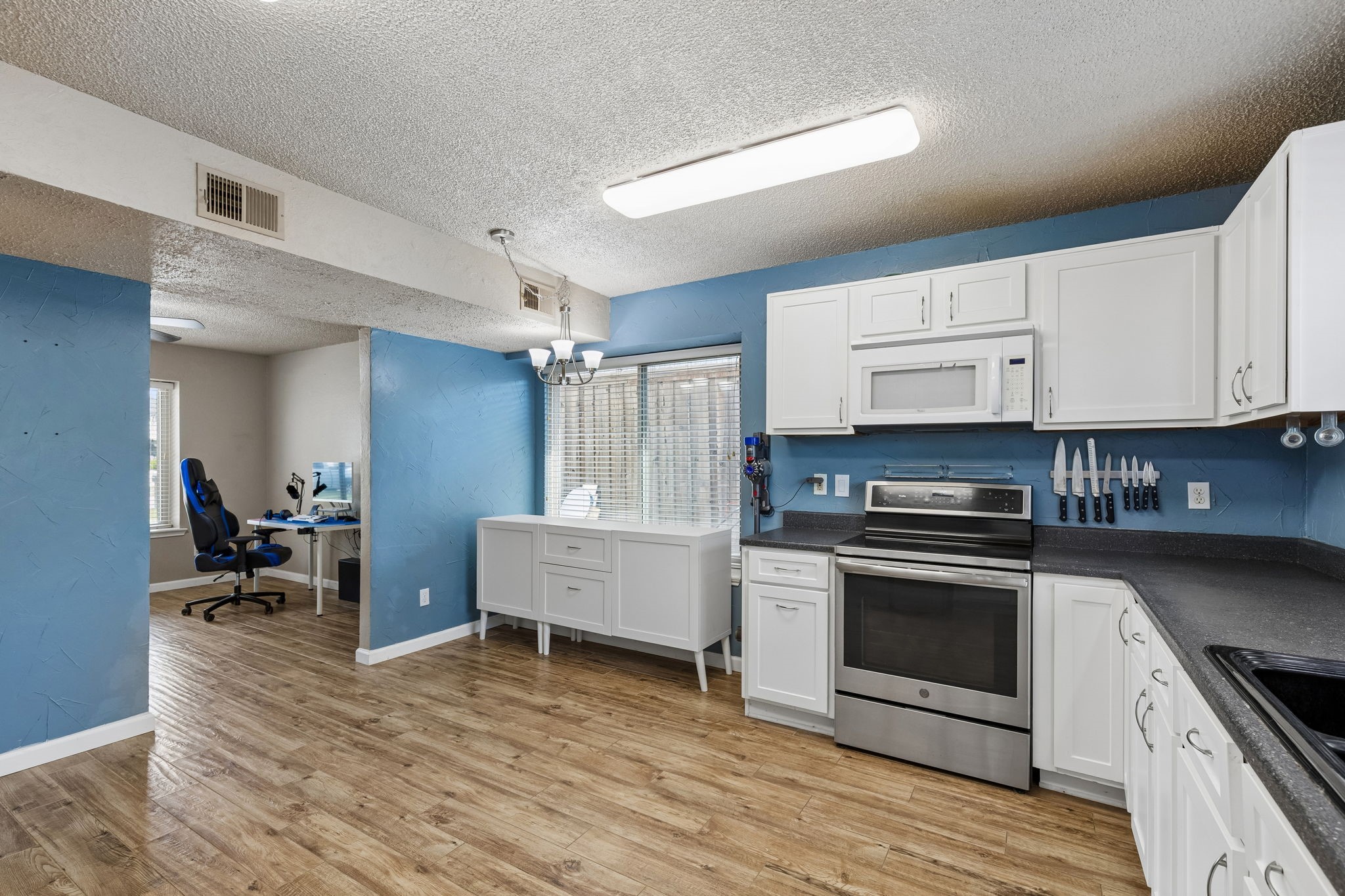 304 Lark Lane Euless TX 76039