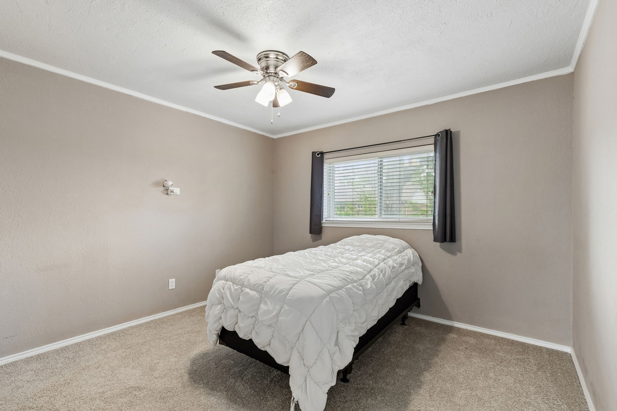 304 Lark Lane Euless TX 76039