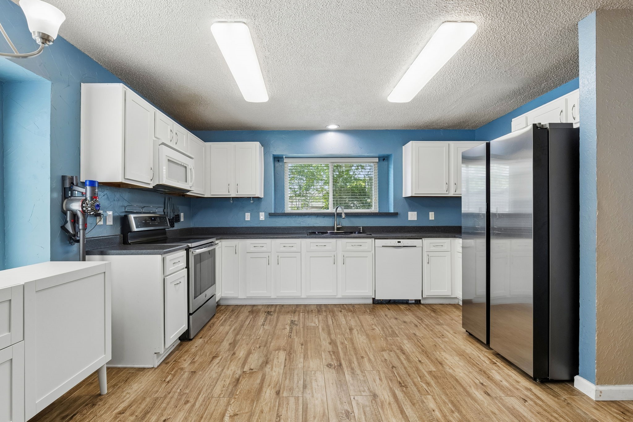 304 Lark Lane Euless TX 76039