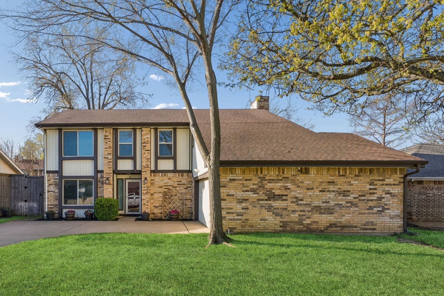 304 Lark Lane Euless TX 76039