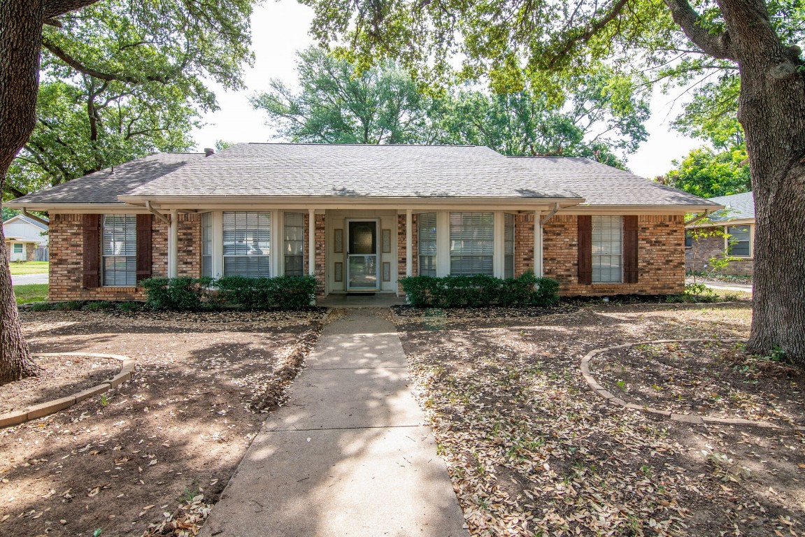 2405 Radcliffe Drive Arlington TX 76012