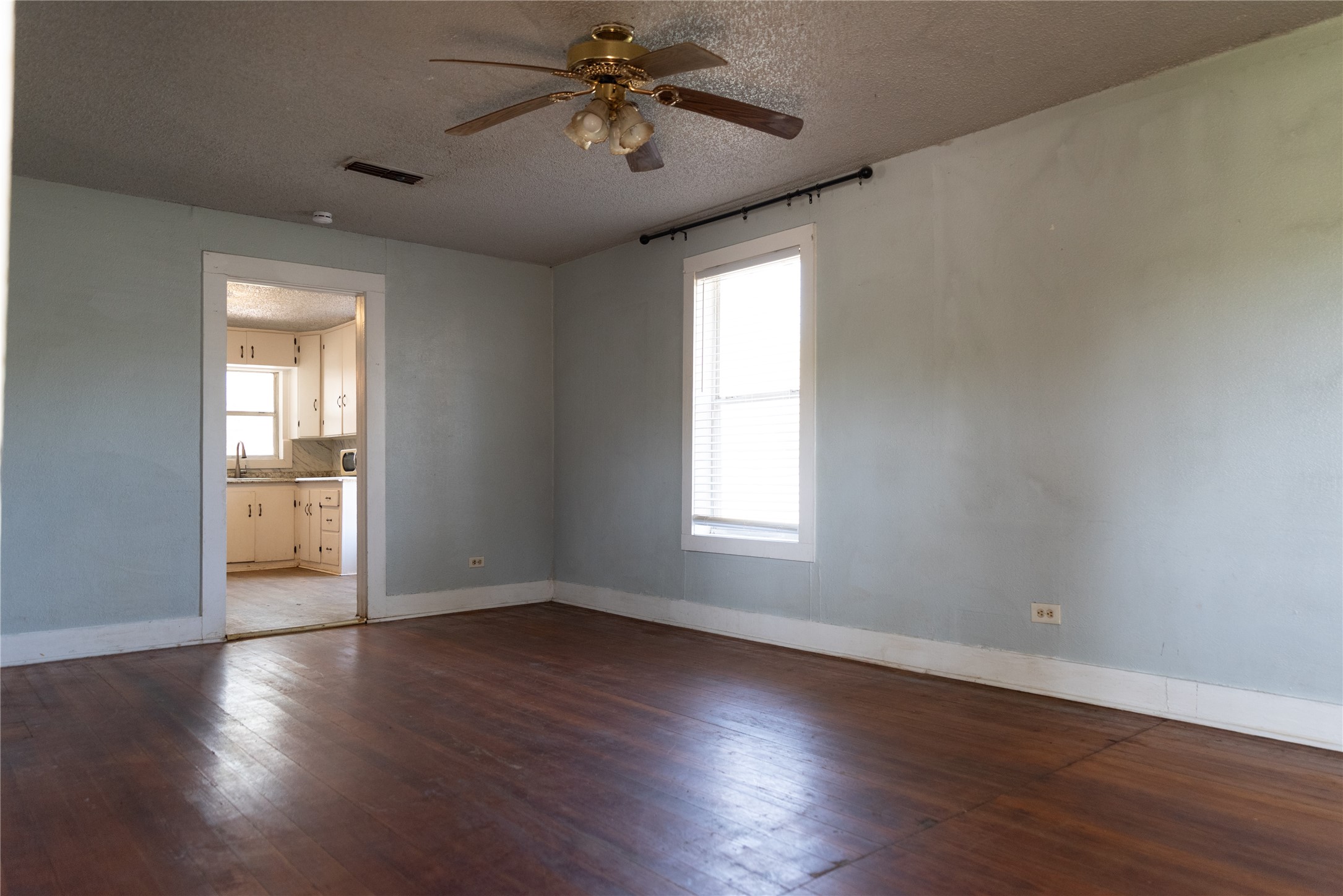 707 Ritchey Street Gainesville TX 76240