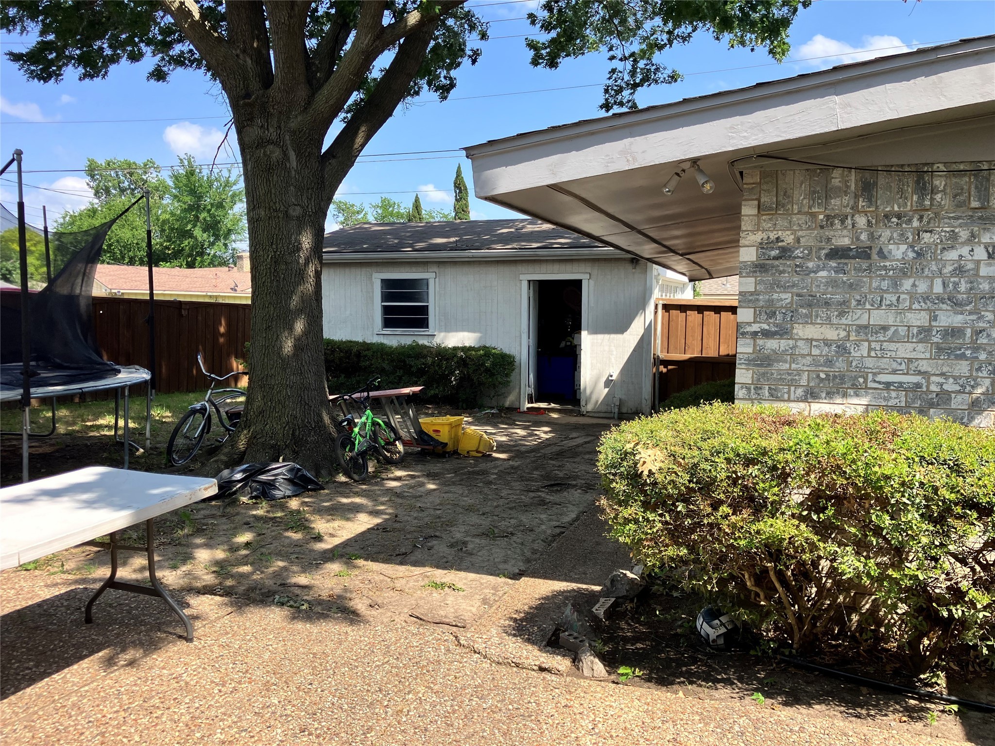 402 Duke Street Garland TX 75043