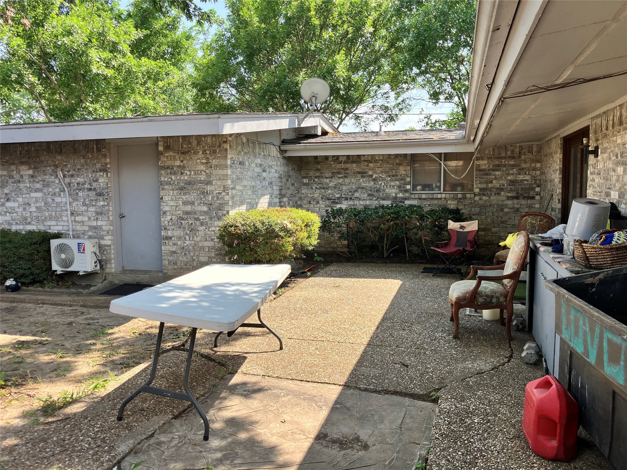 402 Duke Street Garland TX 75043