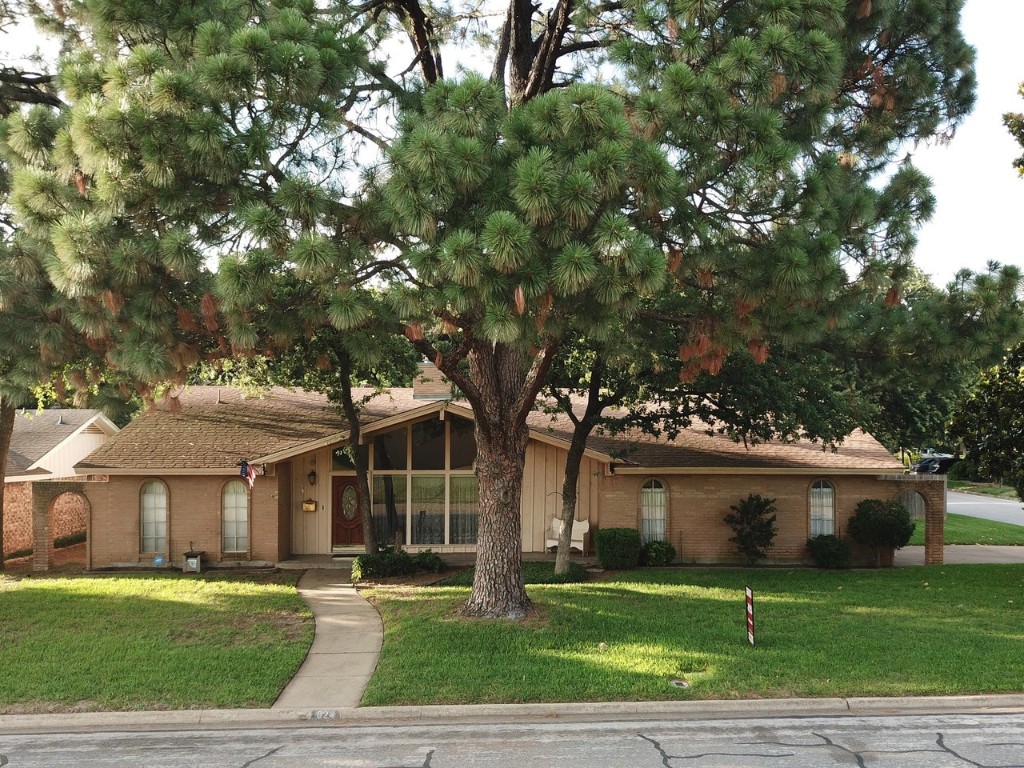 824 Mountain Terrace Hurst TX 76053