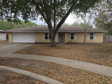 1413 Las Palmas Circle Beeville TX 78102