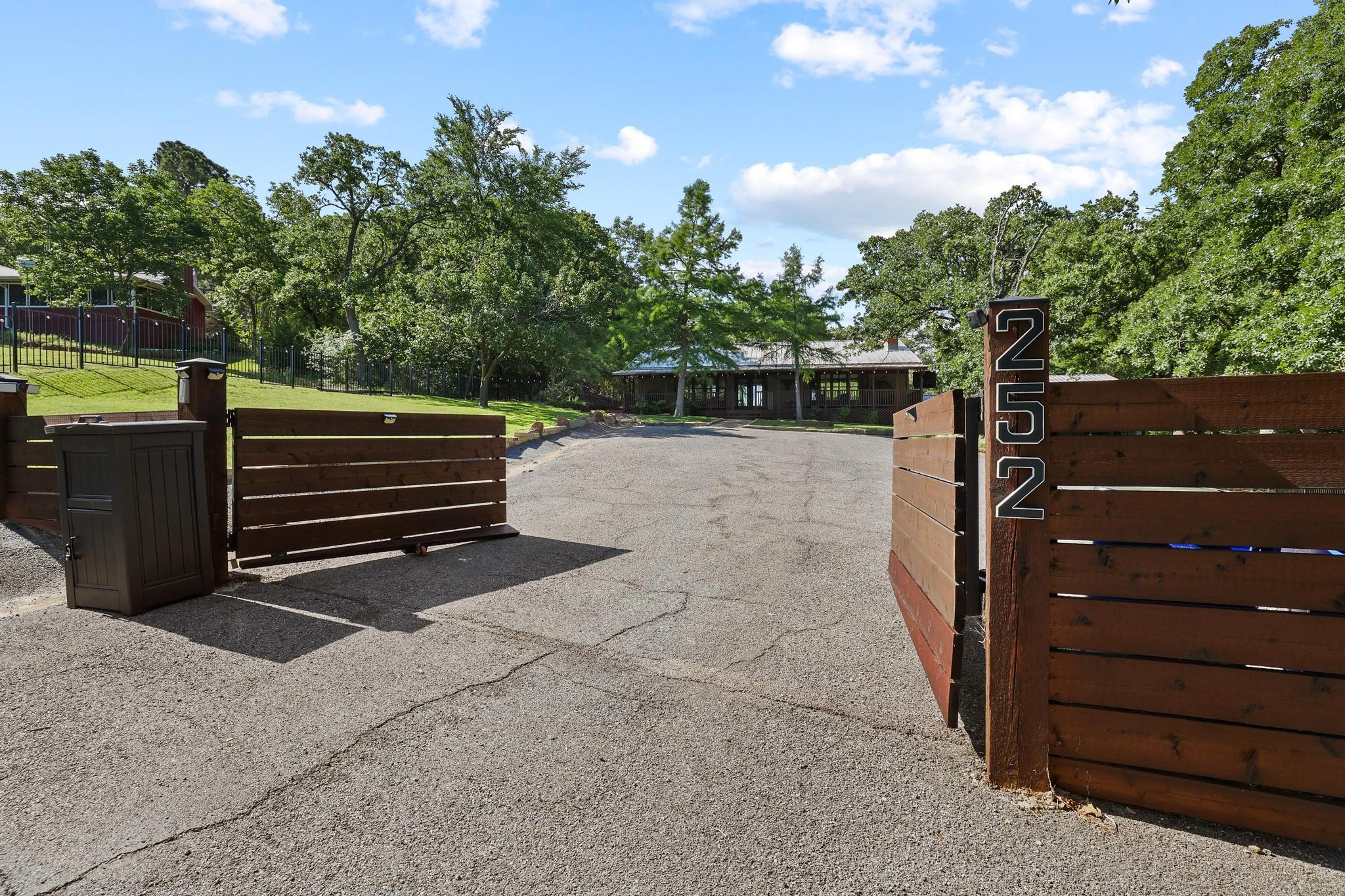 252 Hacienda Drive Pottsboro TX 75076